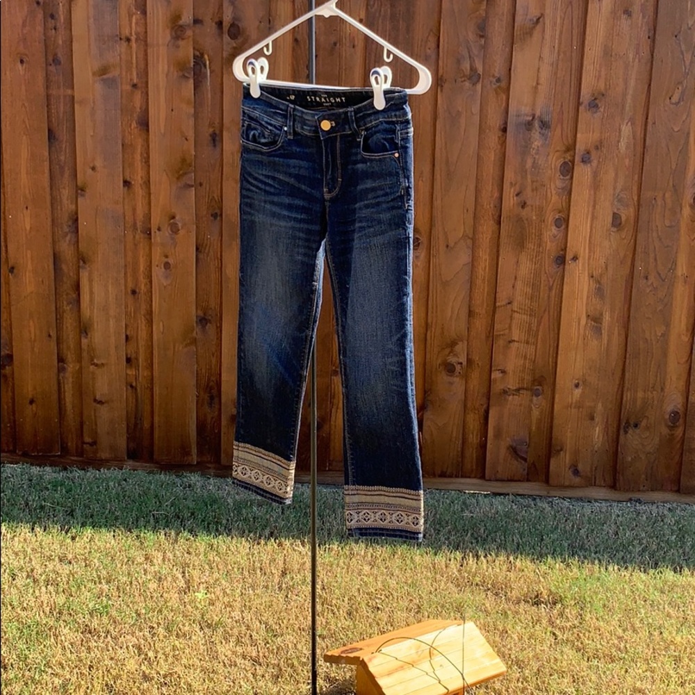 Embroidered Straight Crop Jeans